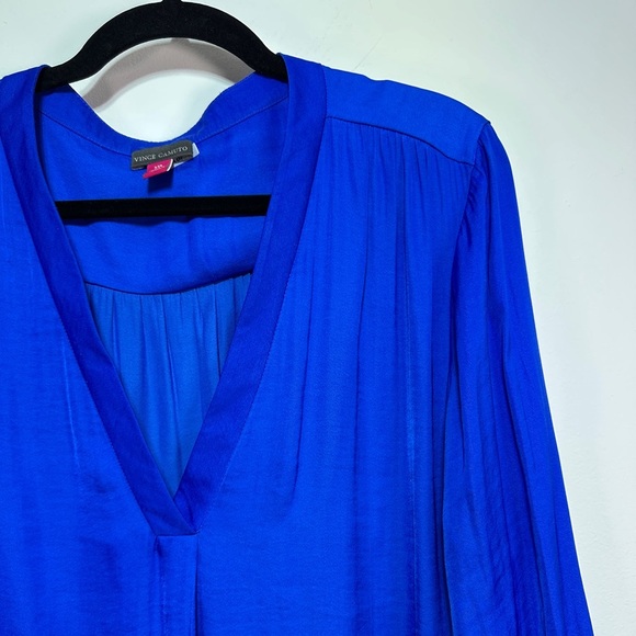 Vince Camuto | Blue Satin V-Neck Blouse - Picture 3 of 7